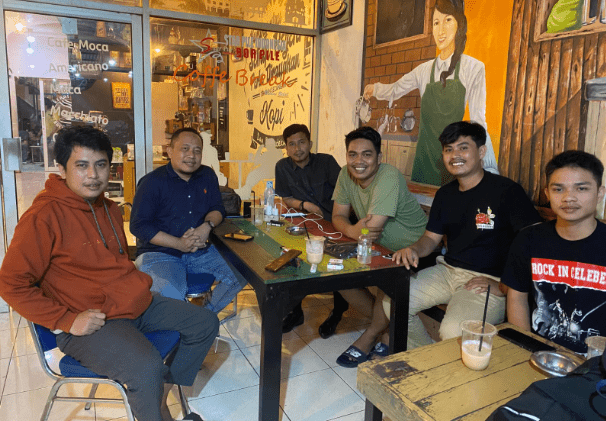 Rapat Panitia Pelaksana Mubes II KKLT di Kedai Bilal Makassar