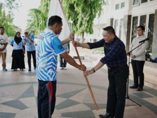 PJ Bupati Luwu Lepas Kontingen untuk POPDA Sulsel 2024 di Makassar