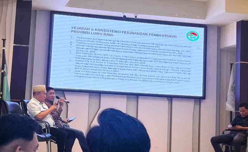 Udhi Hamun saat membawakan materi di Pelantikan HMI Cabang Luwu Utara