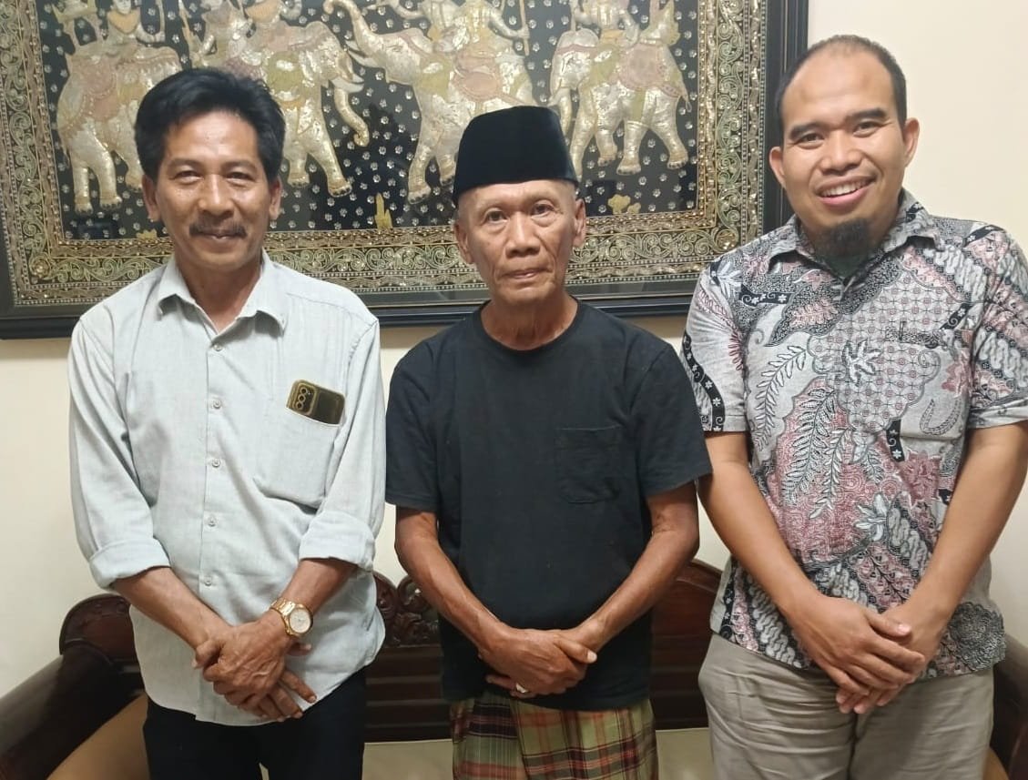 Datu Luwu ke -40 Andi Maradang Maculau saat menerima kunjungan manajemen PT KITLT kediamannya di Kecamatan Ciputat Kota Tanggerang Selatan Banten. Rabu 28 Mei 2025